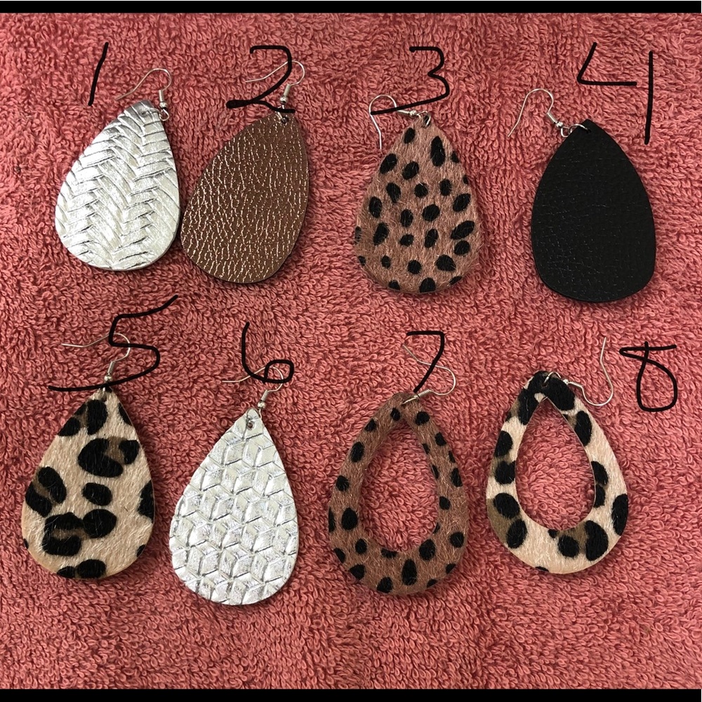 Tear drop earrings. Faux leather.